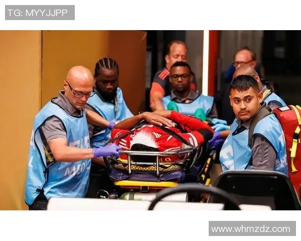 足球明星勇敢出手救助他人展现人性光辉与责任担当